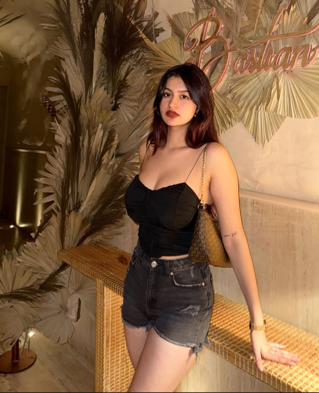 +91-7428890977★Low Price Call Girls In Delhi Laxmi Nagar✔️