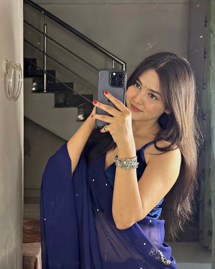 Call Girls In Vinod Nagar East 9711014705 Escort Service