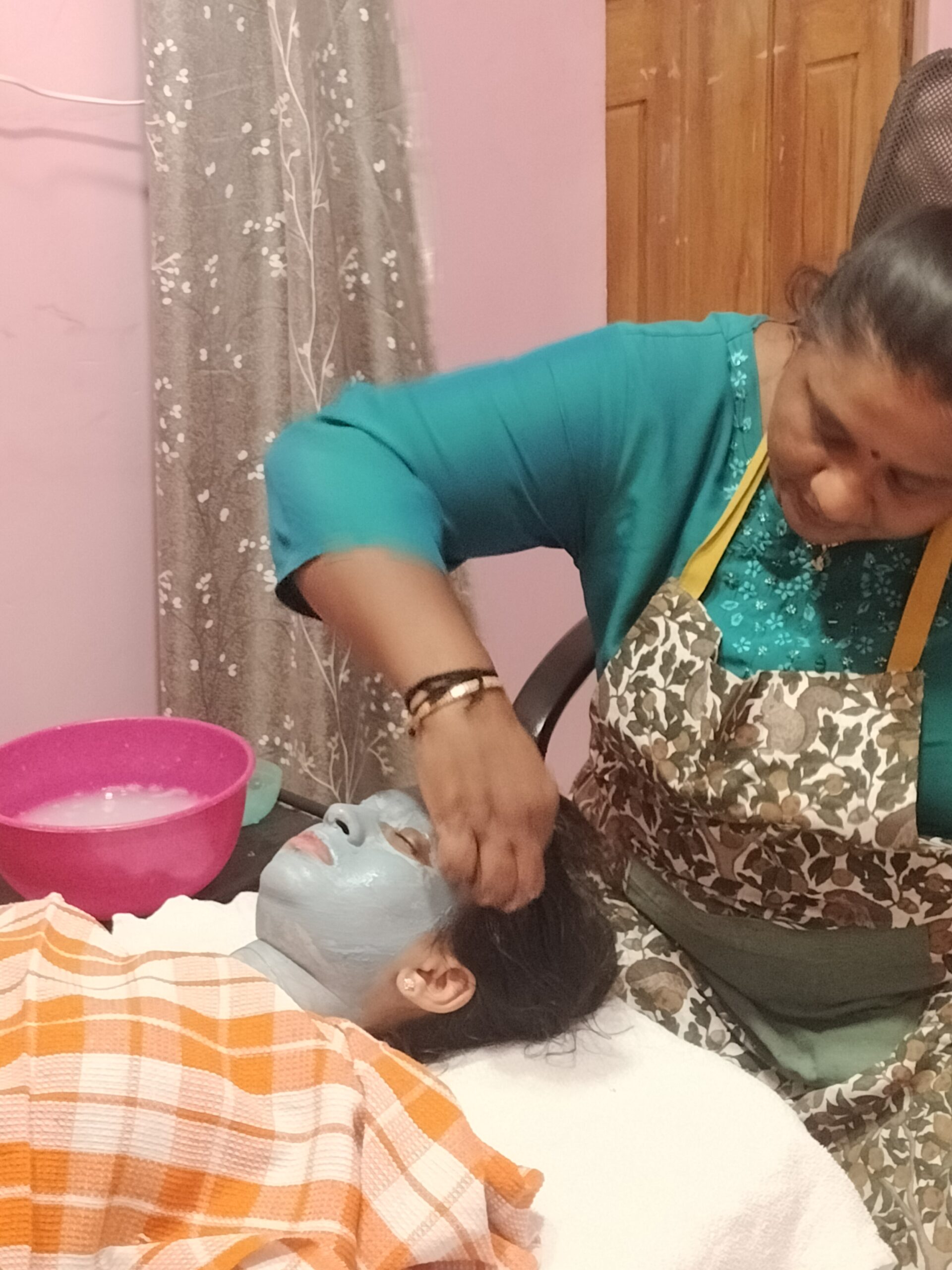ishikaa ladies/womens marriage/wedding bridal makeup artist/designer beauty parlour in Ramapuram Chennai