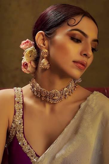 Good looking few females are required for ” Jewellery Photo shoot “